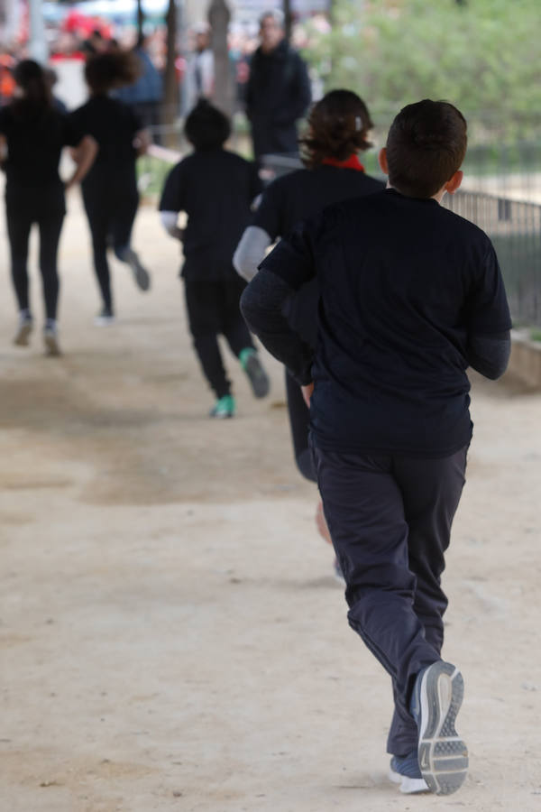 En la mañana de este domingo se celebró la carrera solidaria en favor de la ONG 'Save the Chrildren' en el Malecón de Murcia.