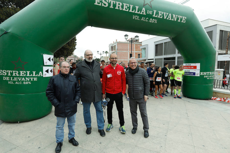 En la mañana de este domingo se celebró la carrera solidaria en favor de la ONG 'Save the Chrildren' en el Malecón de Murcia.