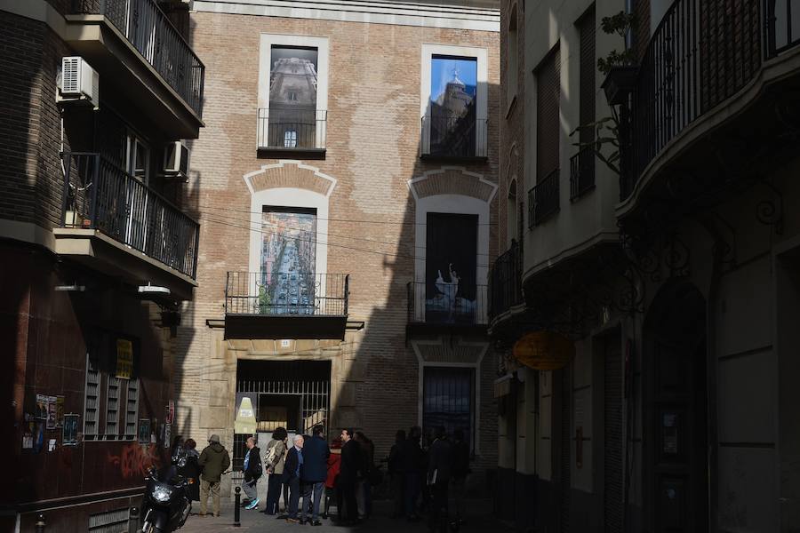 Las instantáneas se han tomado en lugares como el Paseo de Corvera, el río Segura, el edficio Guillamón y las cúpulas de los inmuebles modernistas de la Casa Cerdá