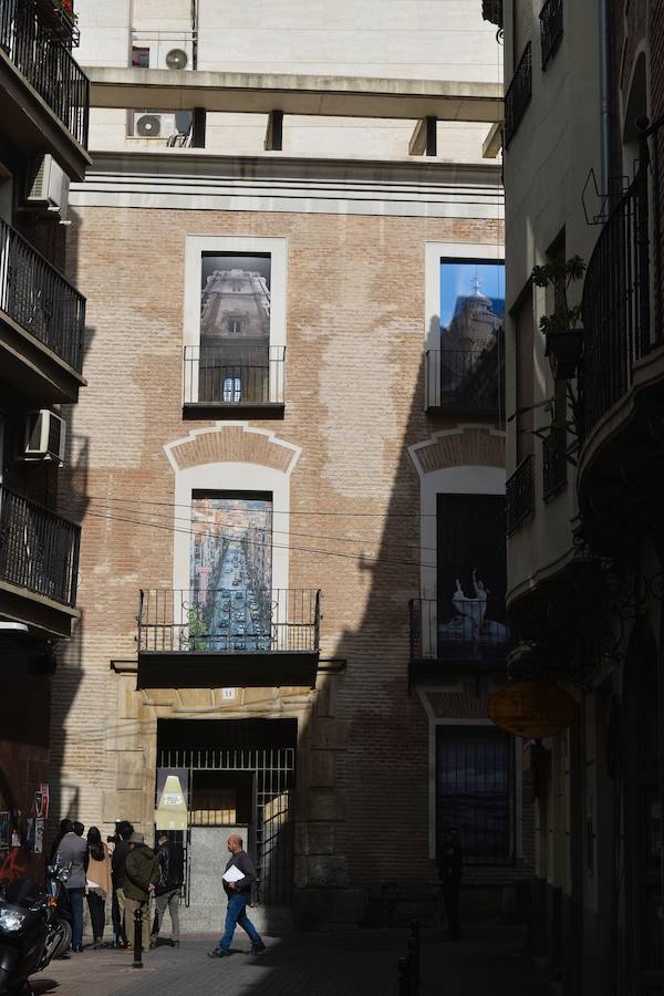 Las instantáneas se han tomado en lugares como el Paseo de Corvera, el río Segura, el edficio Guillamón y las cúpulas de los inmuebles modernistas de la Casa Cerdá