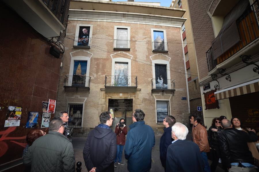 Las instantáneas se han tomado en lugares como el Paseo de Corvera, el río Segura, el edficio Guillamón y las cúpulas de los inmuebles modernistas de la Casa Cerdá
