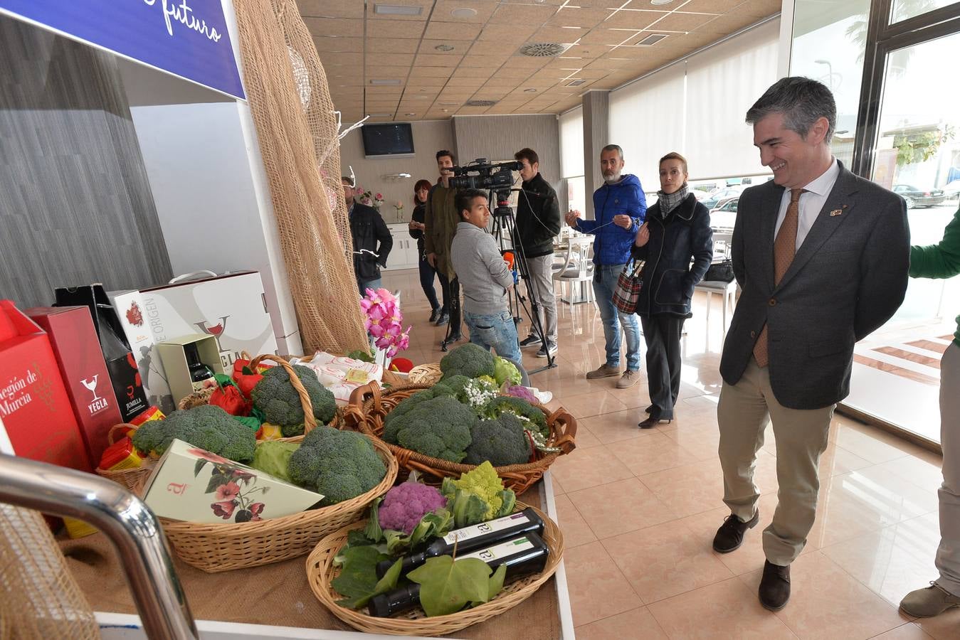 El consejero Del Amor anuncia las subvenciones durante unas jornadas con 400 jóvenes agricultores celebradas en la pedanía de La Hoya