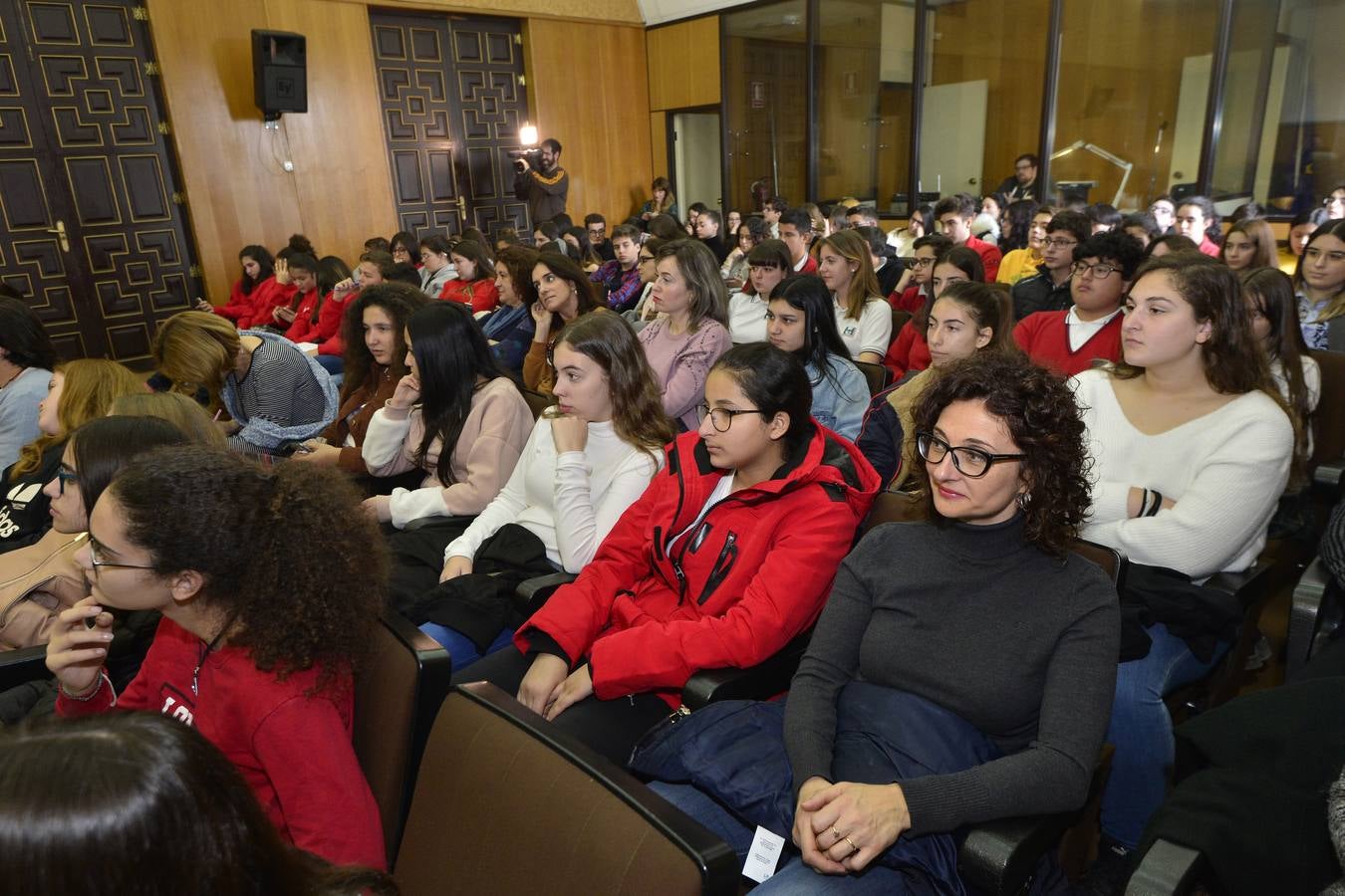 El dibujante de cómics de Marvel Salva Espín protagonizó ayer una charla enmarcada en 'Mi Periódico Digital', el concurso escolar organizado por 'La Verdad' y la Consejería de Educación, Juventud y Deportes.