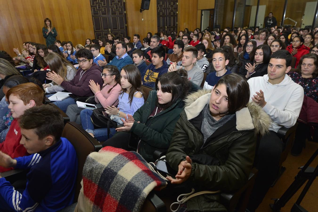 El dibujante de cómics de Marvel Salva Espín protagonizó ayer una charla enmarcada en 'Mi Periódico Digital', el concurso escolar organizado por 'La Verdad' y la Consejería de Educación, Juventud y Deportes.