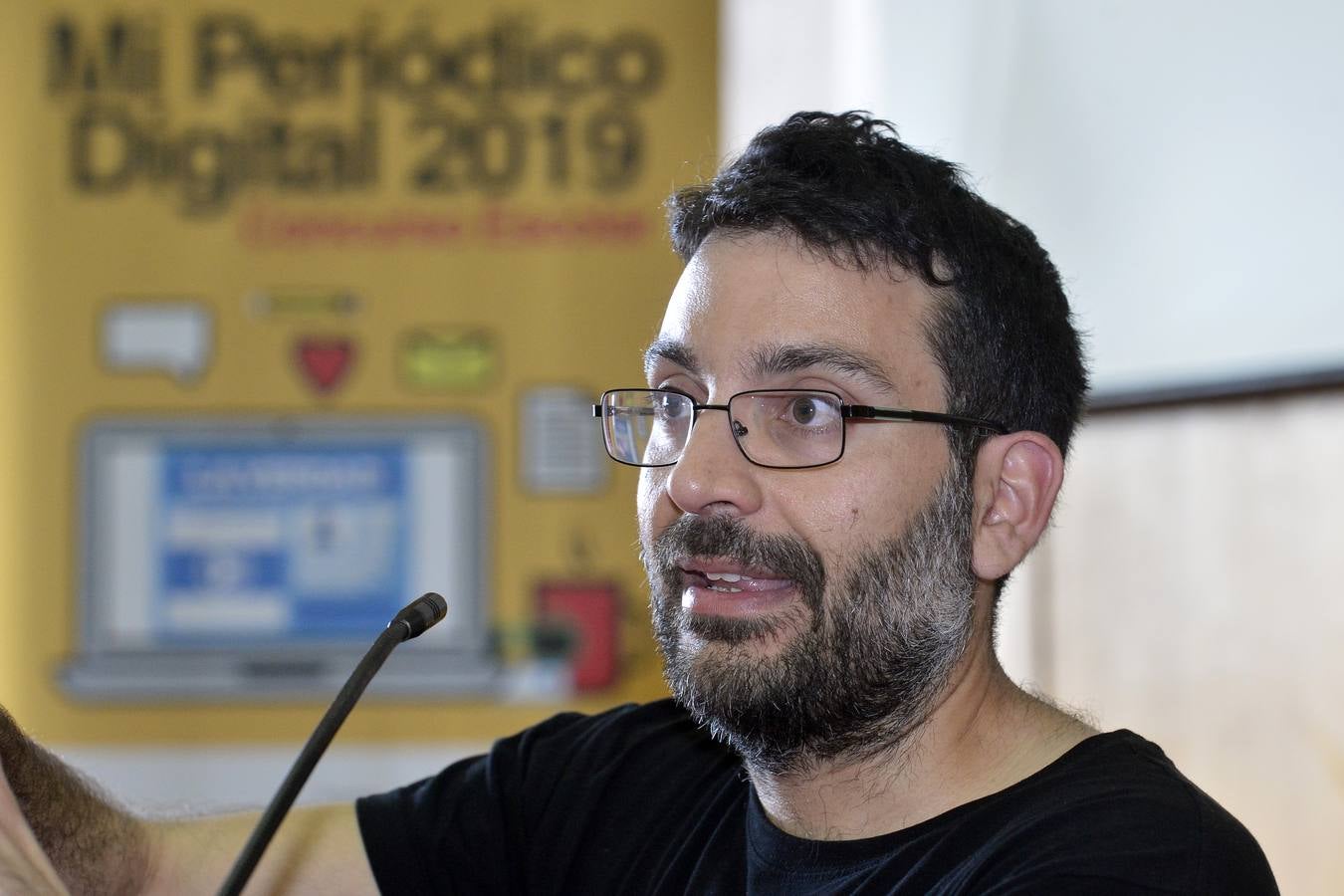 El dibujante de cómics de Marvel Salva Espín protagonizó ayer una charla enmarcada en 'Mi Periódico Digital', el concurso escolar organizado por 'La Verdad' y la Consejería de Educación, Juventud y Deportes.