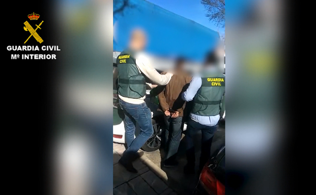 La Guardia Civil detiene al hombre acusado de cinco agresiones sexuales en Tres Cantos (Madrid).