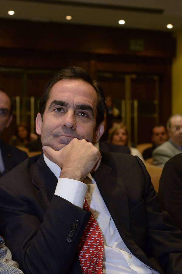 López Miras afirma en el evento organizado por 'La Verdad' que si el PP gana las elecciones «El AVE llegará este año a Murcia»