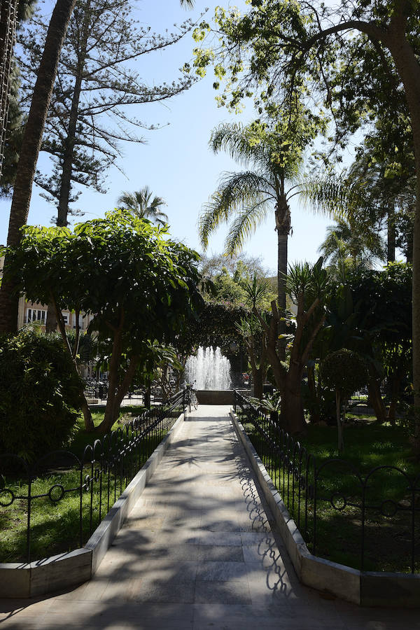 Jardines y fuentes de la plaza de España de Águilas, un espacio ligado al Carnaval desde los inicios de la celebración moderna.