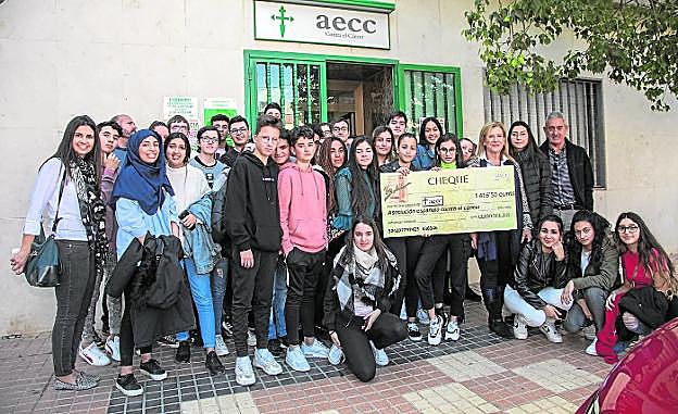Estudiantes del IES Bohío, solidarios con la AECC