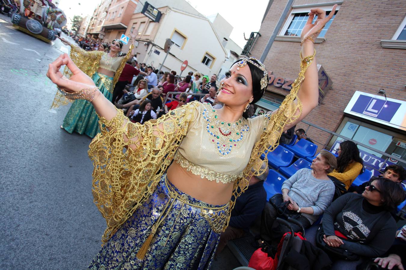 Más de mil personas participan en el primer gran desfile de la pedanía murciana