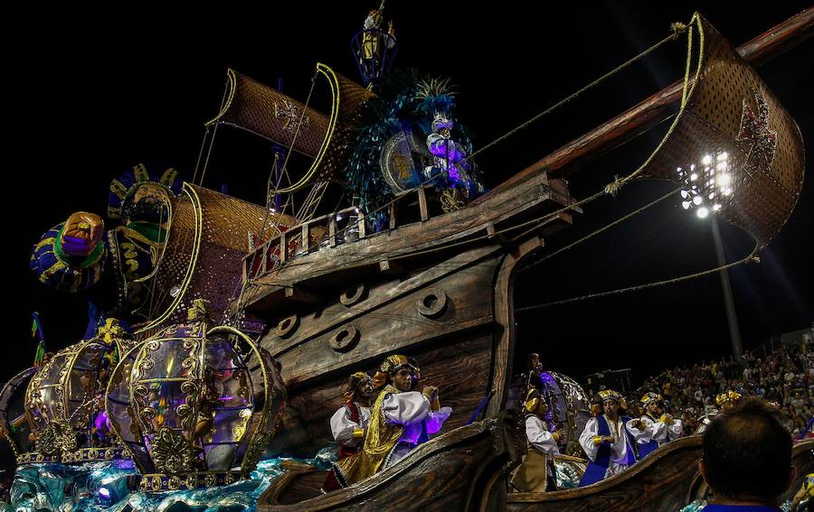 El desfile del Carnaval en Sao Paulo, Brasil, es uno de los eventos más importantes del país