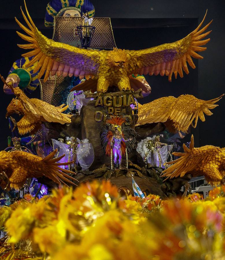 El desfile del Carnaval en Sao Paulo, Brasil, es uno de los eventos más importantes del país