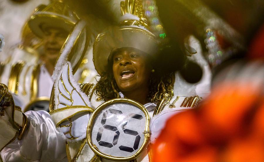 El desfile del Carnaval en Sao Paulo, Brasil, es uno de los eventos más importantes del país