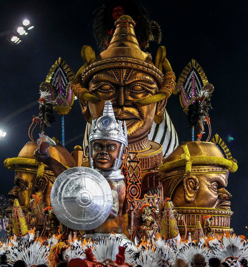 El desfile del Carnaval en Sao Paulo, Brasil, es uno de los eventos más importantes del país