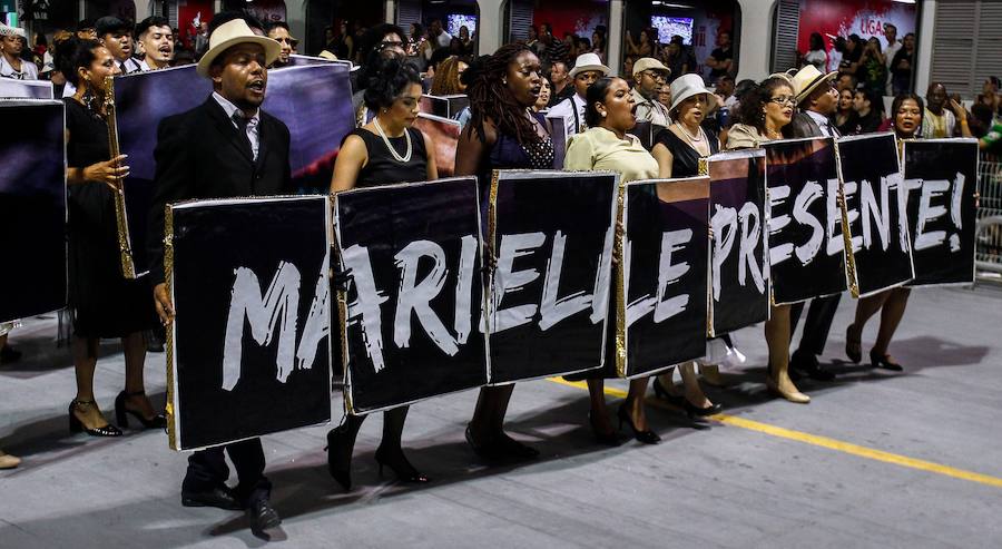 El desfile del Carnaval en Sao Paulo, Brasil, es uno de los eventos más importantes del país