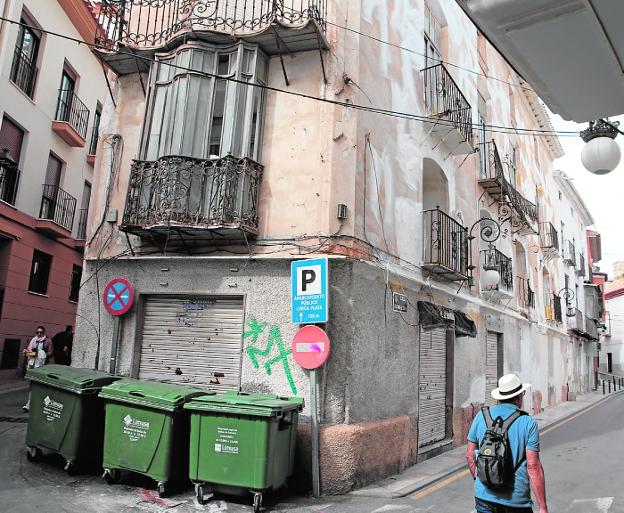 Fachada de una de las viviendas abandonadas del casco histórico en la que se ha intervenido . agm