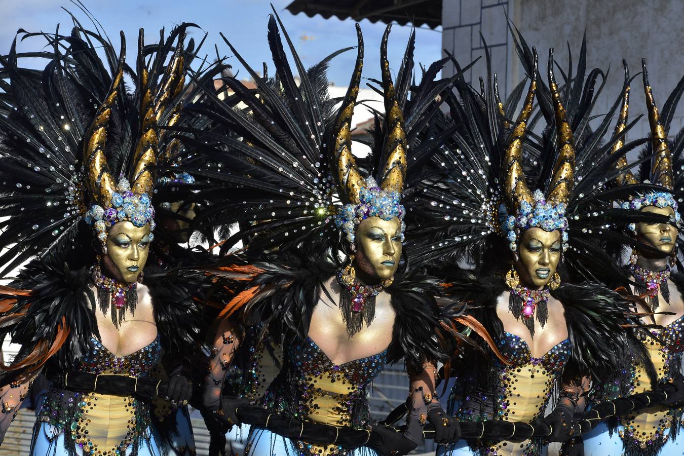 Treinta comparsas, con 1.500 participantes, muestran lo mejor del Carnaval de Cabezo de Torres. Uno de los grupos más aplaudidos fue Sementales Atascaos, que ironizó con la contaminación del Mar Menor