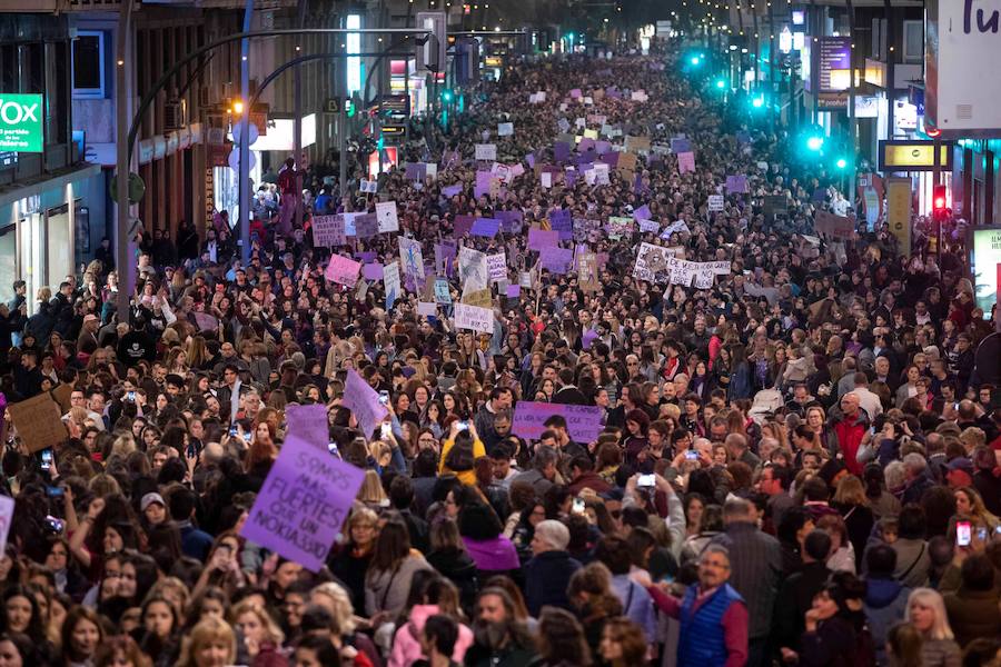 La gran marcha por en el Día Internacional de la Mujer arranca en el centro de Murcia con el recuerdo de la jornada histórica vivida hace ahora un año