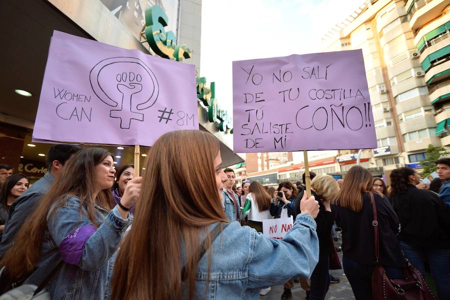 La gran marcha por en el Día Internacional de la Mujer arranca en el centro de Murcia con el recuerdo de la jornada histórica vivida hace ahora un año
