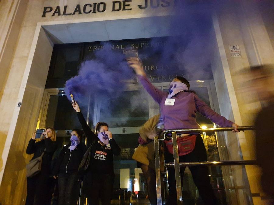 La gran marcha por en el Día Internacional de la Mujer arranca en el centro de Murcia con el recuerdo de la jornada histórica vivida hace ahora un año