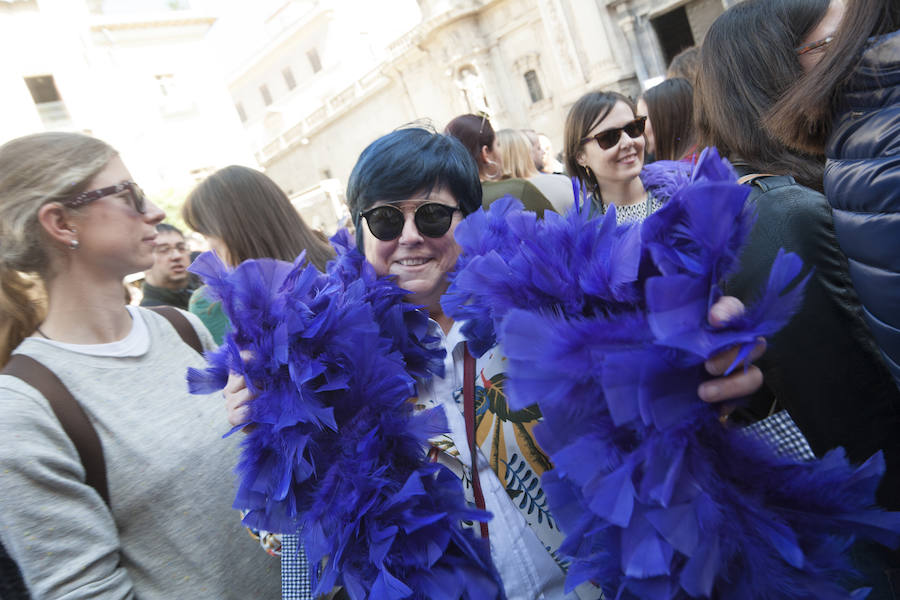 Fotos: Cientos de personas se concentran en Murcia para calentar el 8M