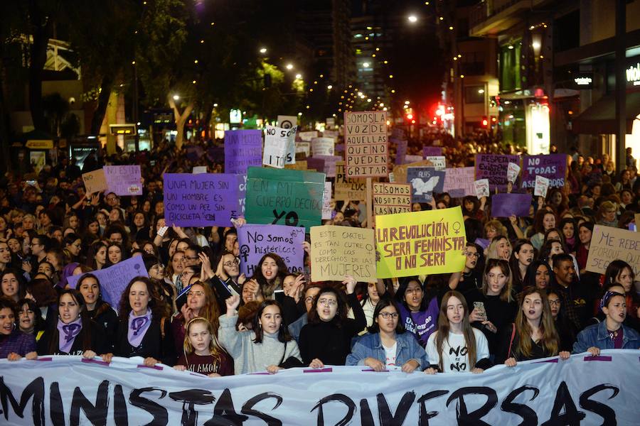 La gran marcha por en el Día Internacional de la Mujer arranca en el centro de Murcia con el recuerdo de la jornada histórica vivida hace ahora un año