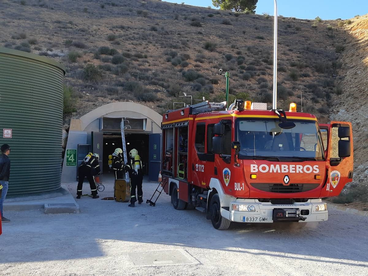 Decenas de vecinos participaron ayer en un simulacro de accidente ferroviario