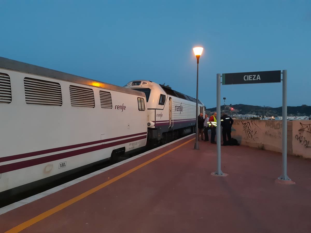 Decenas de vecinos participaron ayer en un simulacro de accidente ferroviario