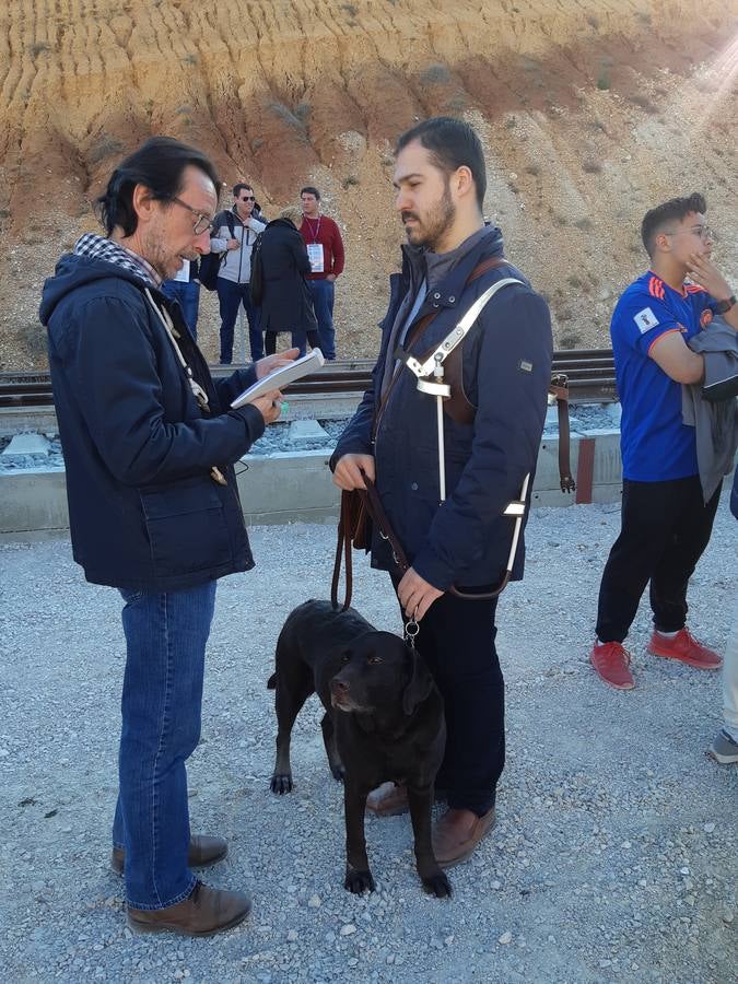 Decenas de vecinos participaron ayer en un simulacro de accidente ferroviario