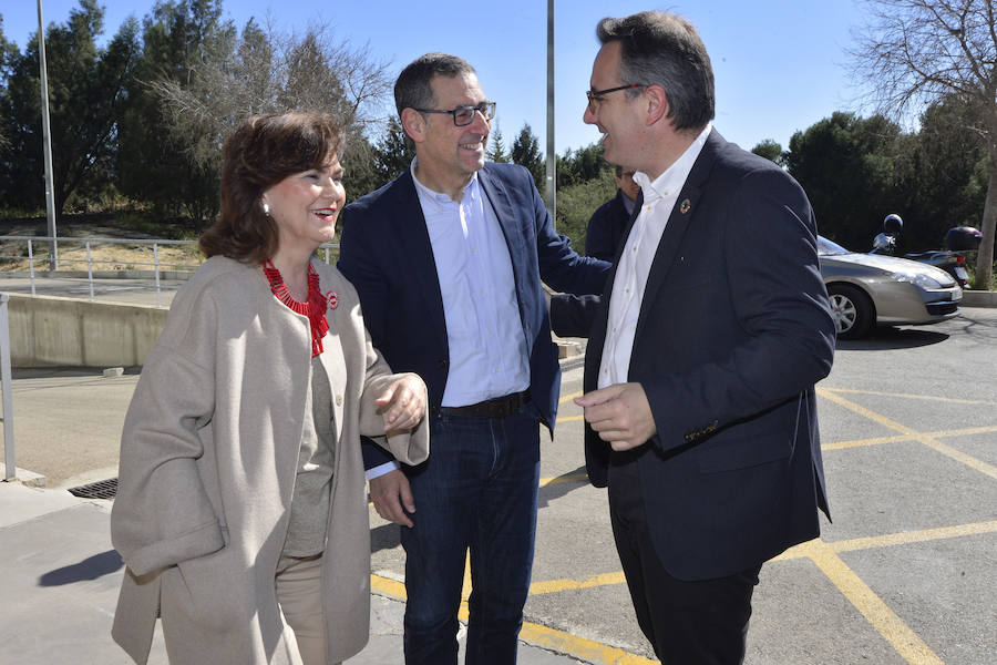 La vicepresidenta del Gobierno y secretaria de Igualdad del PSOE, Carmen Calvo, ha remarcado que el gobierno socialista «ha convertido en 9 meses la política en respuesta»