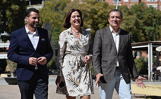 Mario Gómez, Isabel Franco y Miguel Garaulet, este sábado en Murcia. 