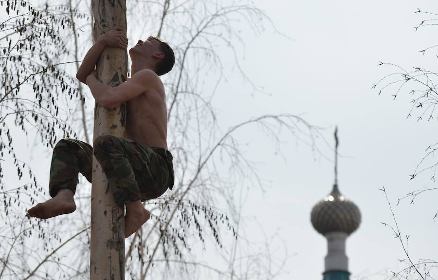 Shrovetide o Maslenitsa es una antigua ceremonia de despedida al invierno, tradicionalmente celebrada en Bielorrusia, Rusia y Ucrania e implica la quema de una gran efigie