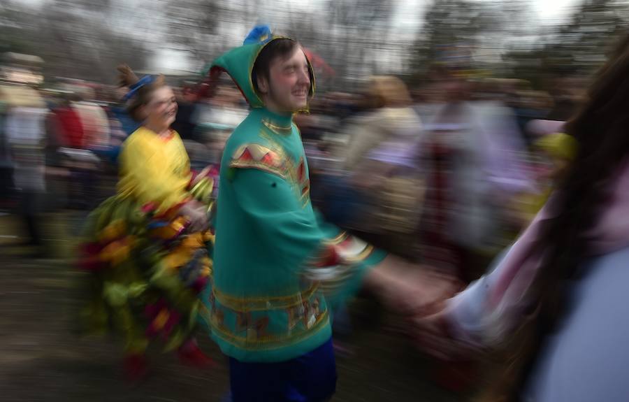 Shrovetide o Maslenitsa es una antigua ceremonia de despedida al invierno, tradicionalmente celebrada en Bielorrusia, Rusia y Ucrania e implica la quema de una gran efigie