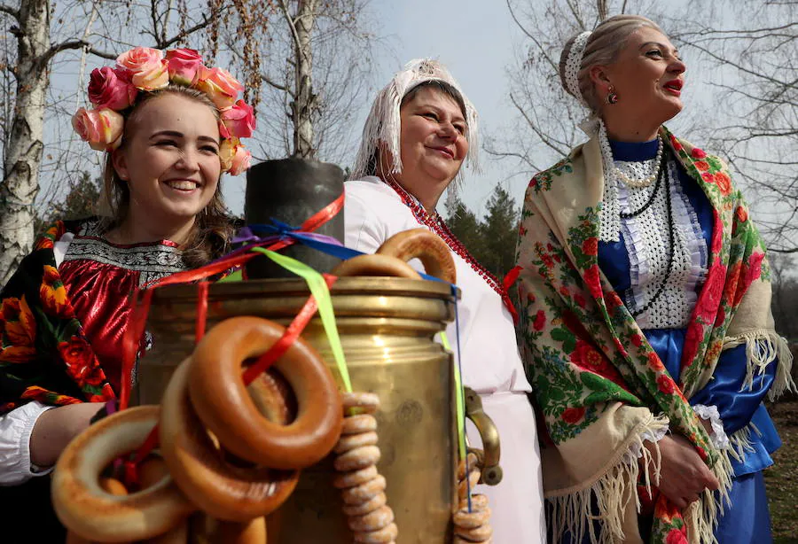 Shrovetide o Maslenitsa es una antigua ceremonia de despedida al invierno, tradicionalmente celebrada en Bielorrusia, Rusia y Ucrania e implica la quema de una gran efigie