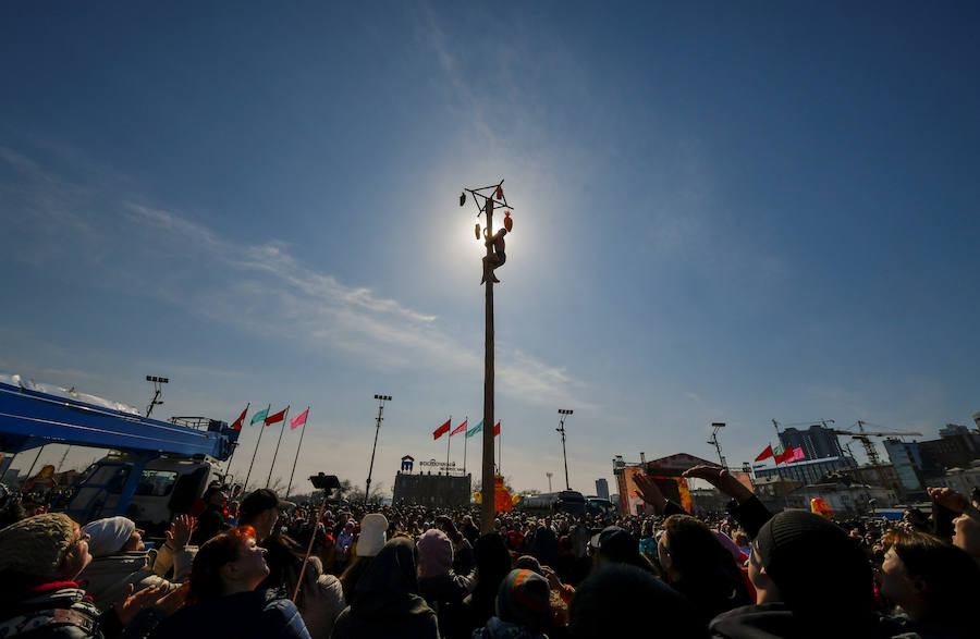 Shrovetide o Maslenitsa es una antigua ceremonia de despedida al invierno, tradicionalmente celebrada en Bielorrusia, Rusia y Ucrania e implica la quema de una gran efigie