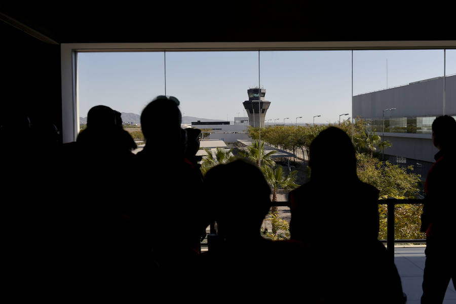 Fotos: Visita de los ganadores del concurso de &#039;La Verdad&#039; al aeropuerto internacional de la Región de Murcia