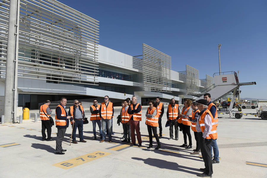 Fotos: Visita de los ganadores del concurso de &#039;La Verdad&#039; al aeropuerto internacional de la Región de Murcia