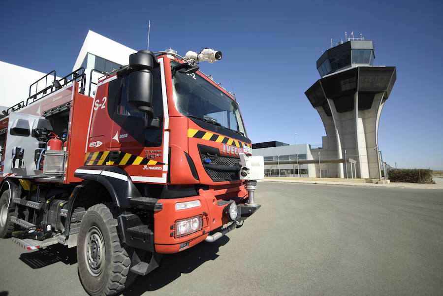 Fotos: Visita de los ganadores del concurso de &#039;La Verdad&#039; al aeropuerto internacional de la Región de Murcia