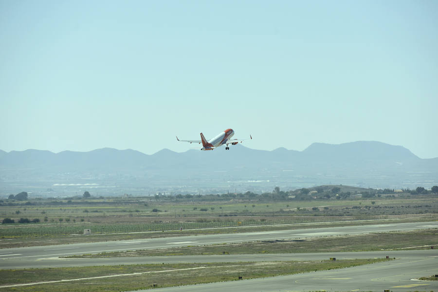Fotos: Visita de los ganadores del concurso de &#039;La Verdad&#039; al aeropuerto internacional de la Región de Murcia