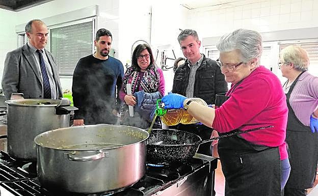 Agricultura dona 270 litrios de aceite