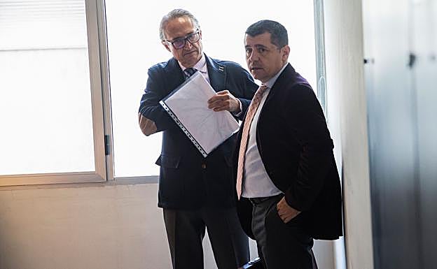 Miguel José Martínez y el abogado Evaristo Llanos. 