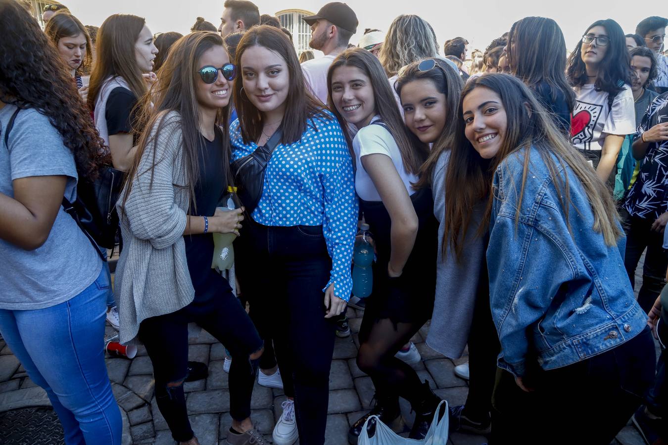 Universitarios de Industriales y 'Teleco' celebran San José en el campus, que instala un punto violeta contra las agresiones sexuales. Cocineros de la empresa El Tirol reparten platos de arroz