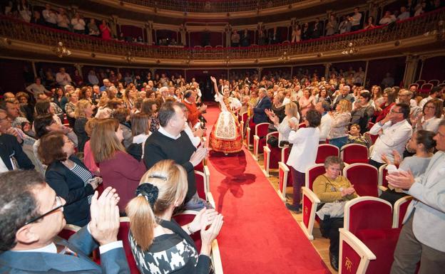 Homenaje, anoche, en el Teatro Romea, a las representantes huertanas de 2018. 