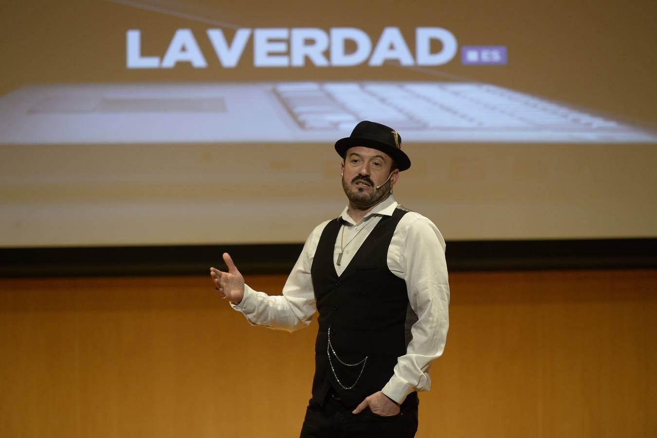 Los Premios Web de laverdad.es cerraron este jueves por la noche su XI edición en un acto en el Auditorio Víctor Villegas de Murcia conducido por el actor y humorista Alex O'Dogherty