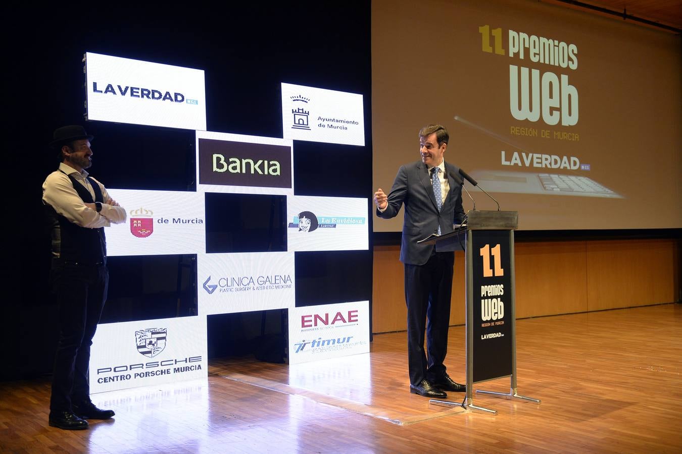 Los Premios Web de laverdad.es cerraron este jueves por la noche su XI edición en un acto en el Auditorio Víctor Villegas de Murcia conducido por el actor y humorista Alex O'Dogherty