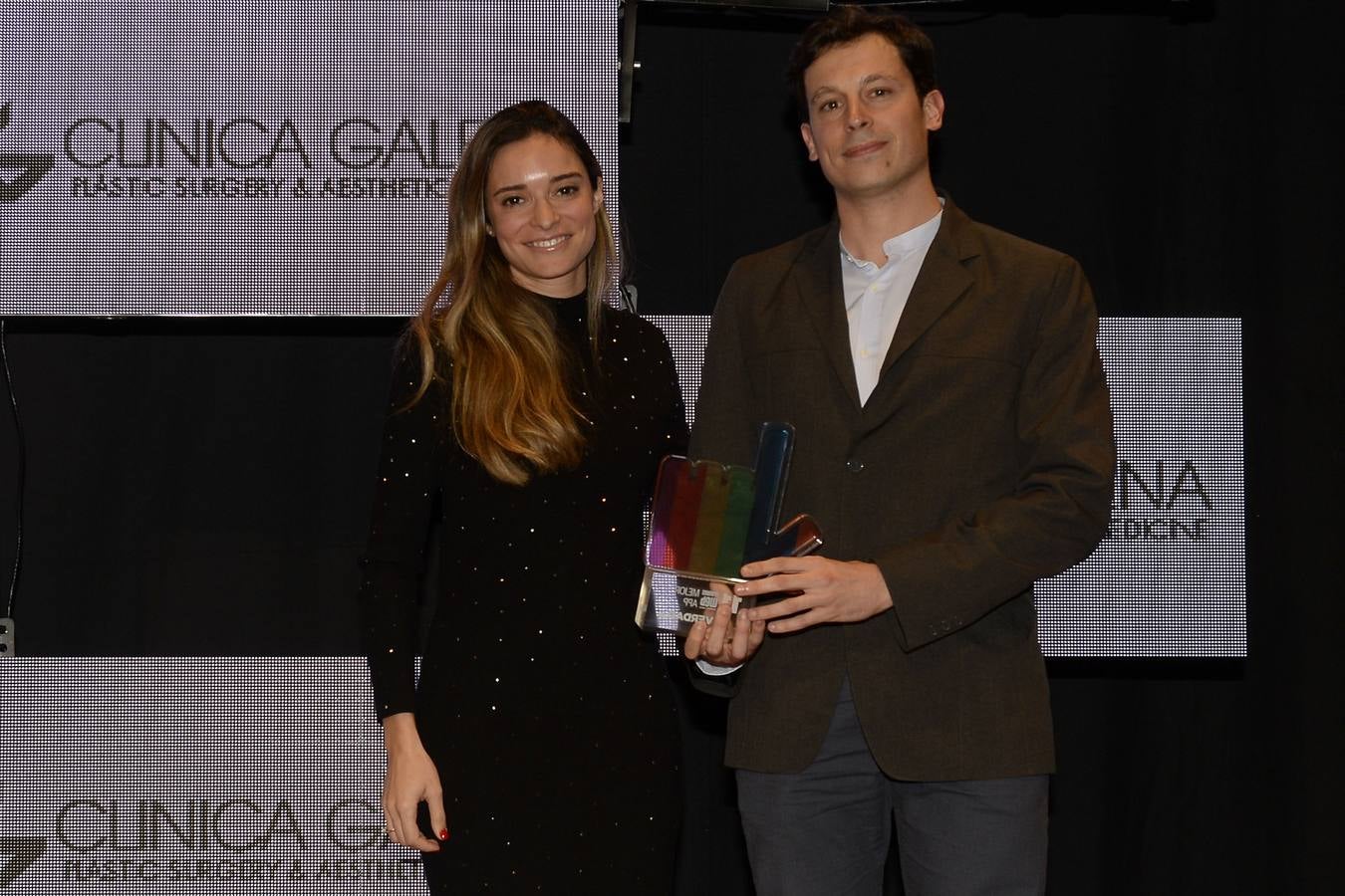 Mejor APP: motor.es | Isabel María Requena, de Clínica Galena, junto a Pedro Marín, desarrollador de la aplicación móvil ganadora.