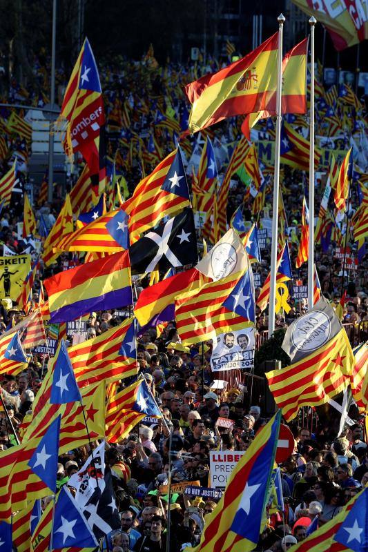 Colectivos independentistas catalanes se han concentrado este sábdo en Madrid para 