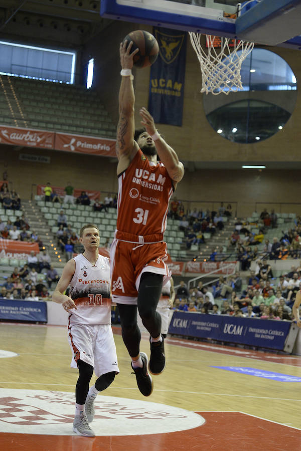 El equipo universitario sale de las posiciones de descenso, empatado con Breogán a siete victorias