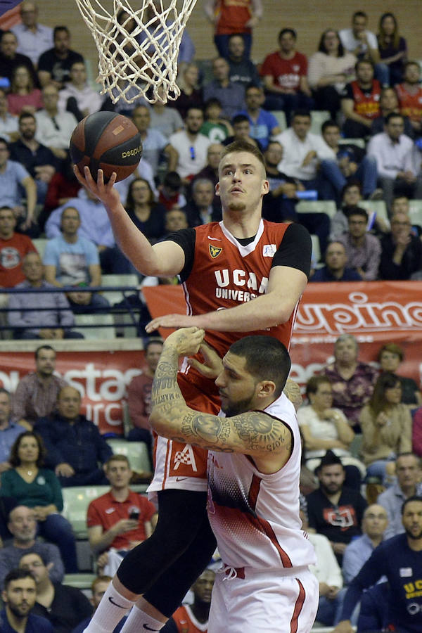 El equipo universitario sale de las posiciones de descenso, empatado con Breogán a siete victorias