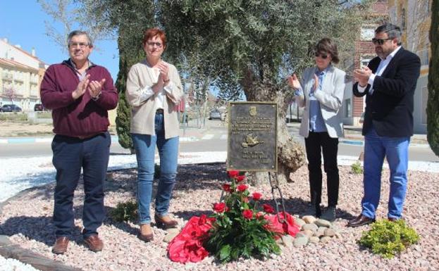 Inauguración de la placa conmemorativa.